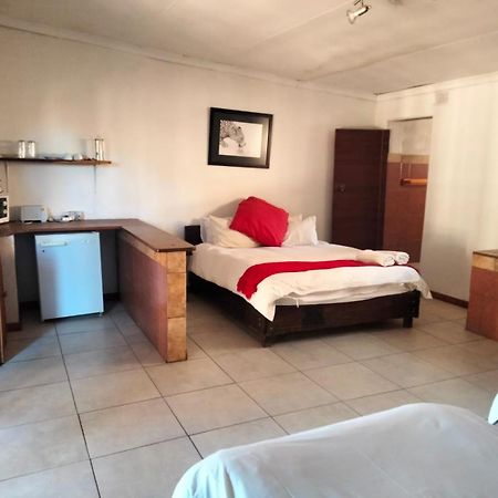 Boskoppie Lion & Tiger Reserve Kroonstad Exteriör bild